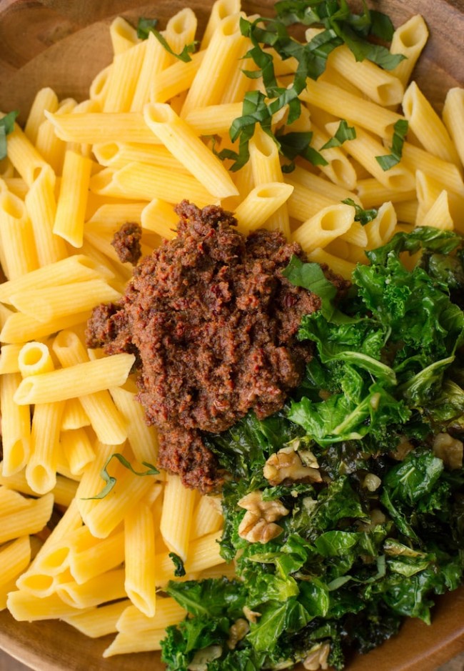 Sun Dried Tomato Pesto Pasta With Saut Ed Kale Walnuts Vegan Gf