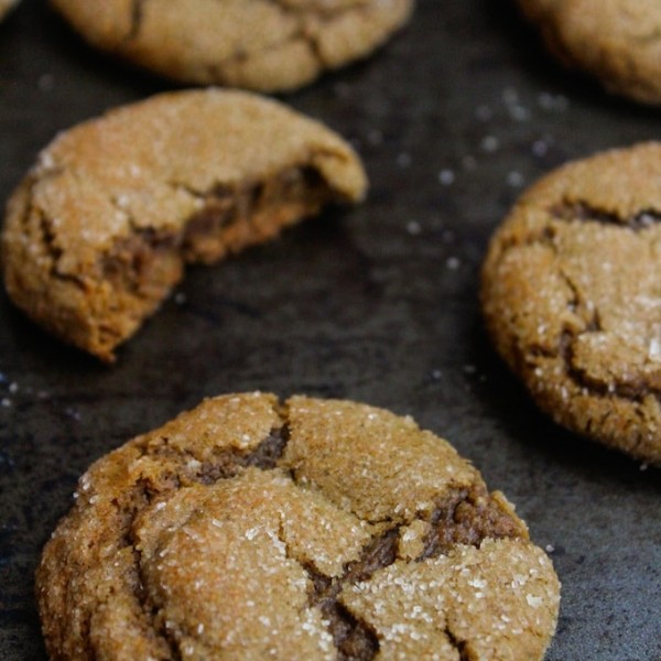 Spiced Cardamon Molasses Cookies - these cookies are made in one bowl, ready in under an hour and are grain, dairy, and nut free and go perfectly with your afternoon cup of tea!