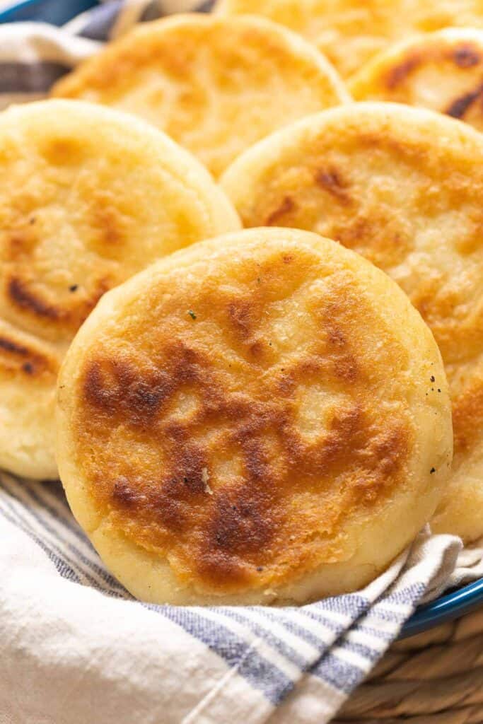 arepas in a bowl